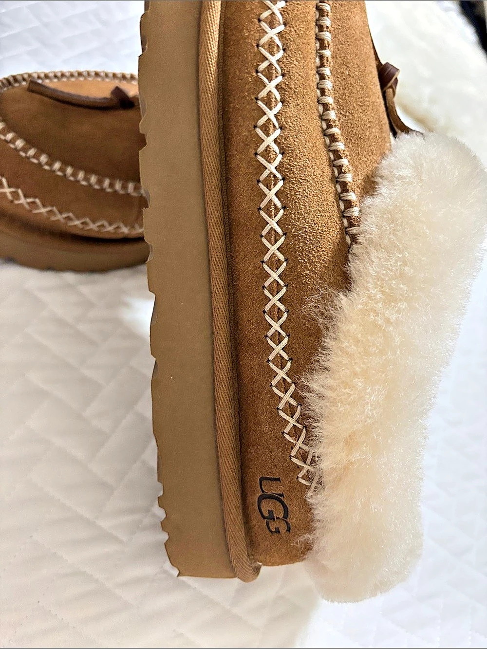 Like New Women’s UGG Lizzy Moccasin/Slipper In Chestnut/Brown - Picture 2 of 6